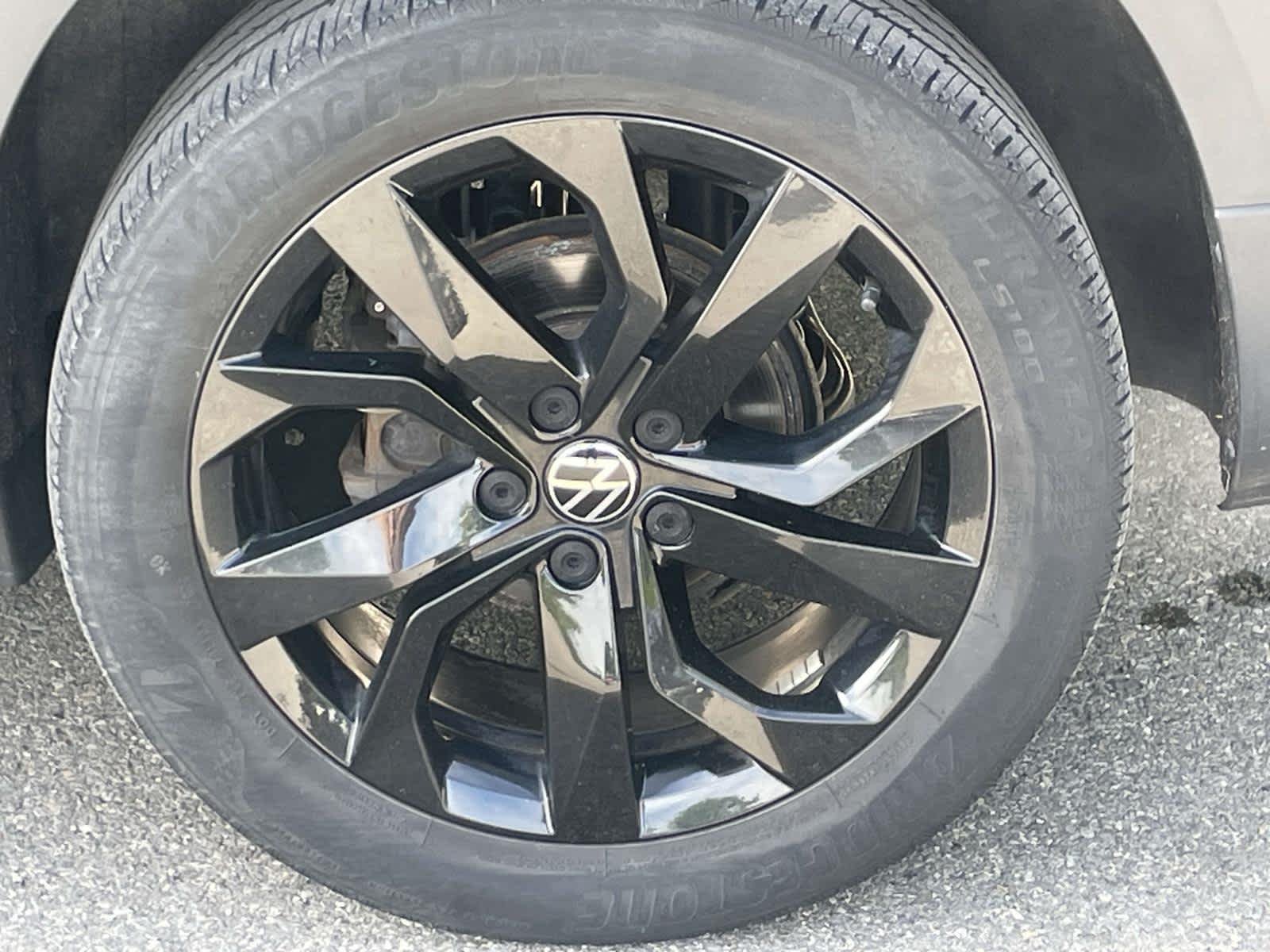 Used 2022 Platinum Gray Metallic Volkswagen SE image 16
