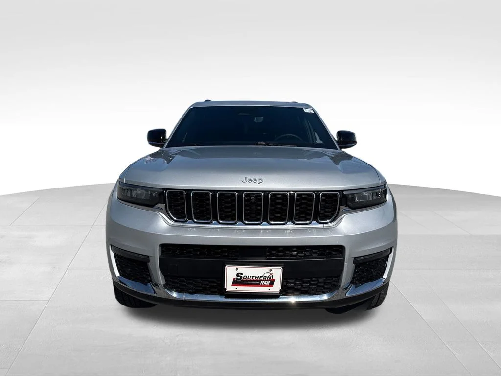 Used 2024 Silver Jeep Limited image 9