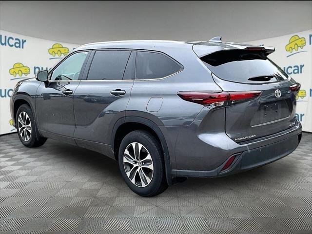 Certified Used 2025 MAGNETIC GRAY MET. Toyota  image 5