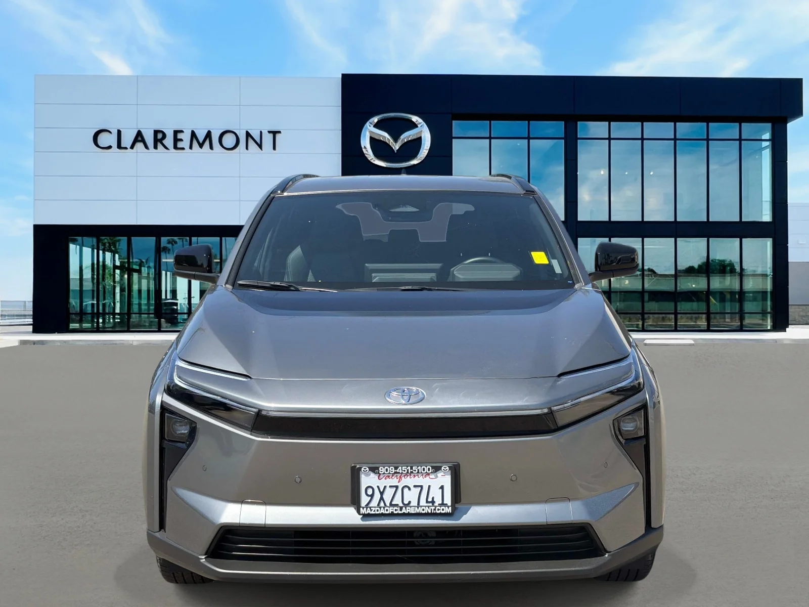 Used 2026 HEAVY METAL Toyota XLE FWD (Natl) image 2