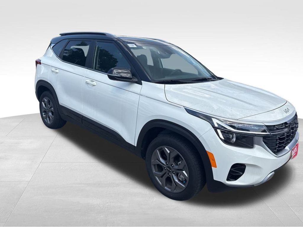 Used 2024 White Kia SX image 12