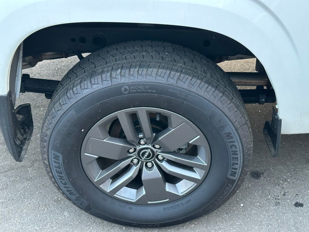 2025 Nissan Frontier SV - Photo 9