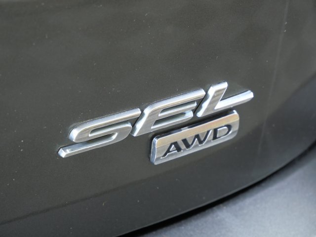 Used 2016 Gray Ford SEL image 10