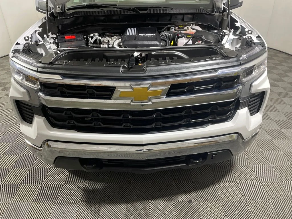 Used 2024 Summit White Chevrolet LT image 26
