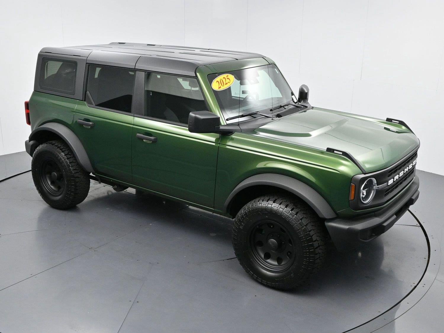Used 2025 Green Ford Base image 42