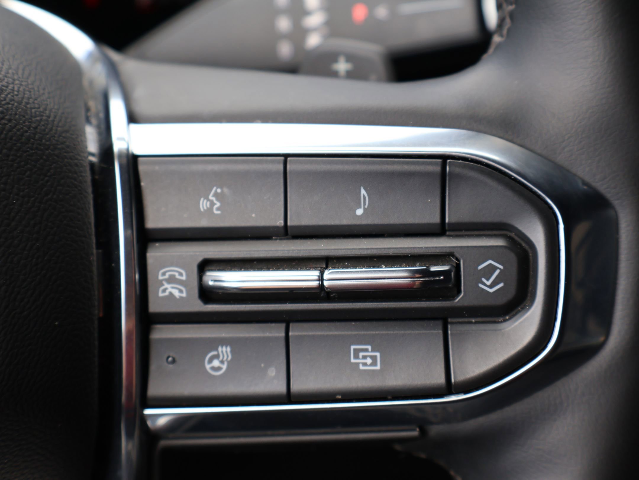 Used 2025 Onyx Black GMC Denali image 13