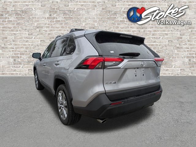 Used 2022 Silver Toyota XLE Premium image 6