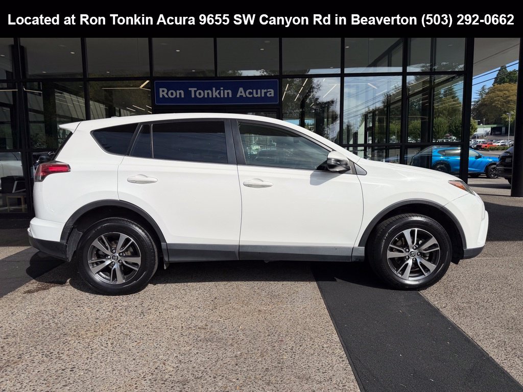 Used 2018 Super White Toyota XLE image 8