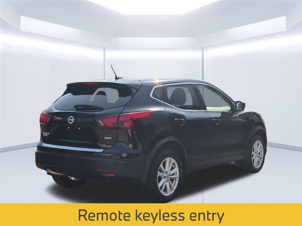 Used 2019 Black Nissan S image 7