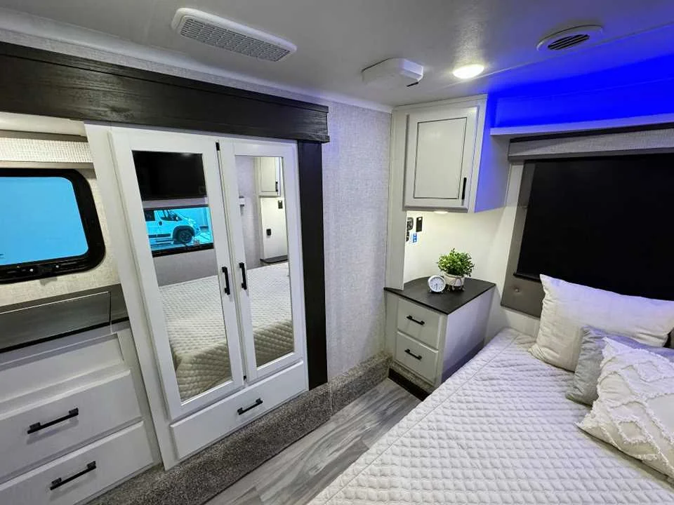 Used 2024 WHITE JAYCO  image 40