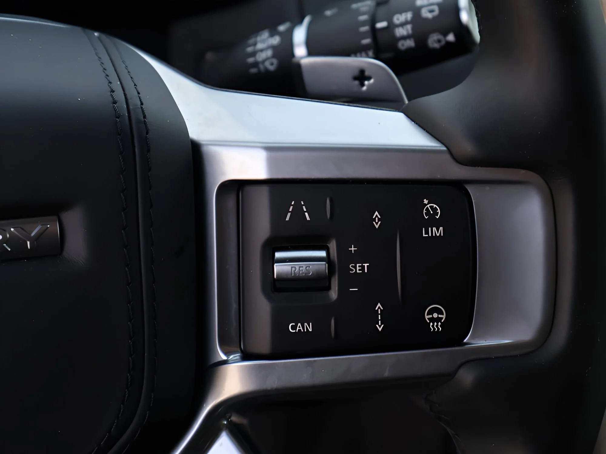 New 2026 Fuji White Land Rover Dynamic SE image 34