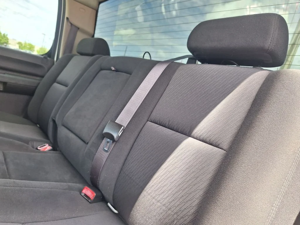Used 2013 White GMC SLE image 19