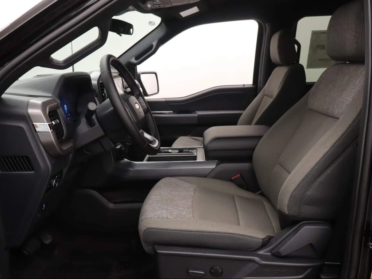 Used 2026 Agate Black Metallic Ford XLT image 15
