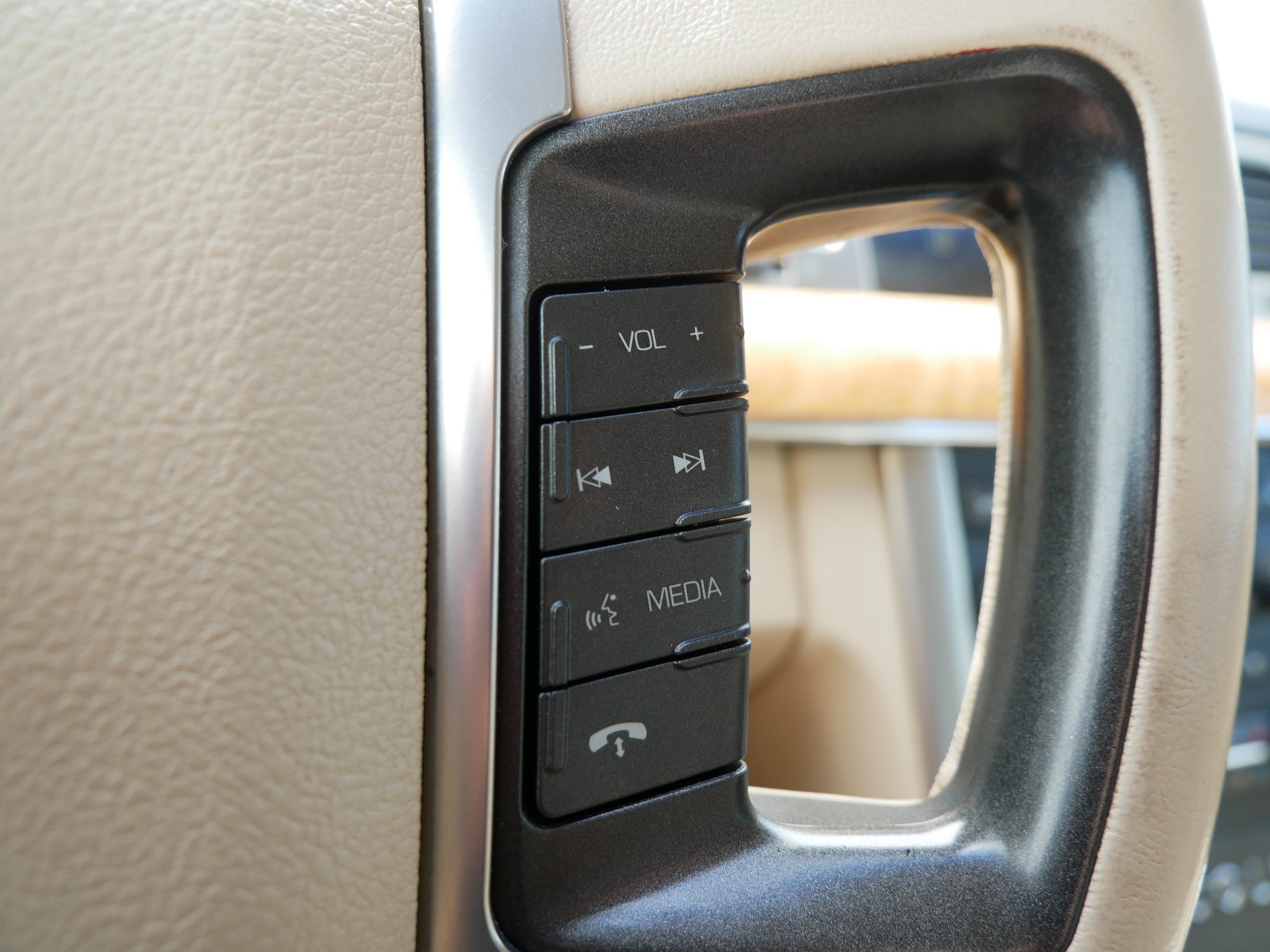 Used 2009 White Lincoln  image 27