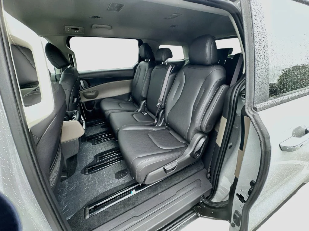 New 2027 Ceramic Silver Kia LXS image 24