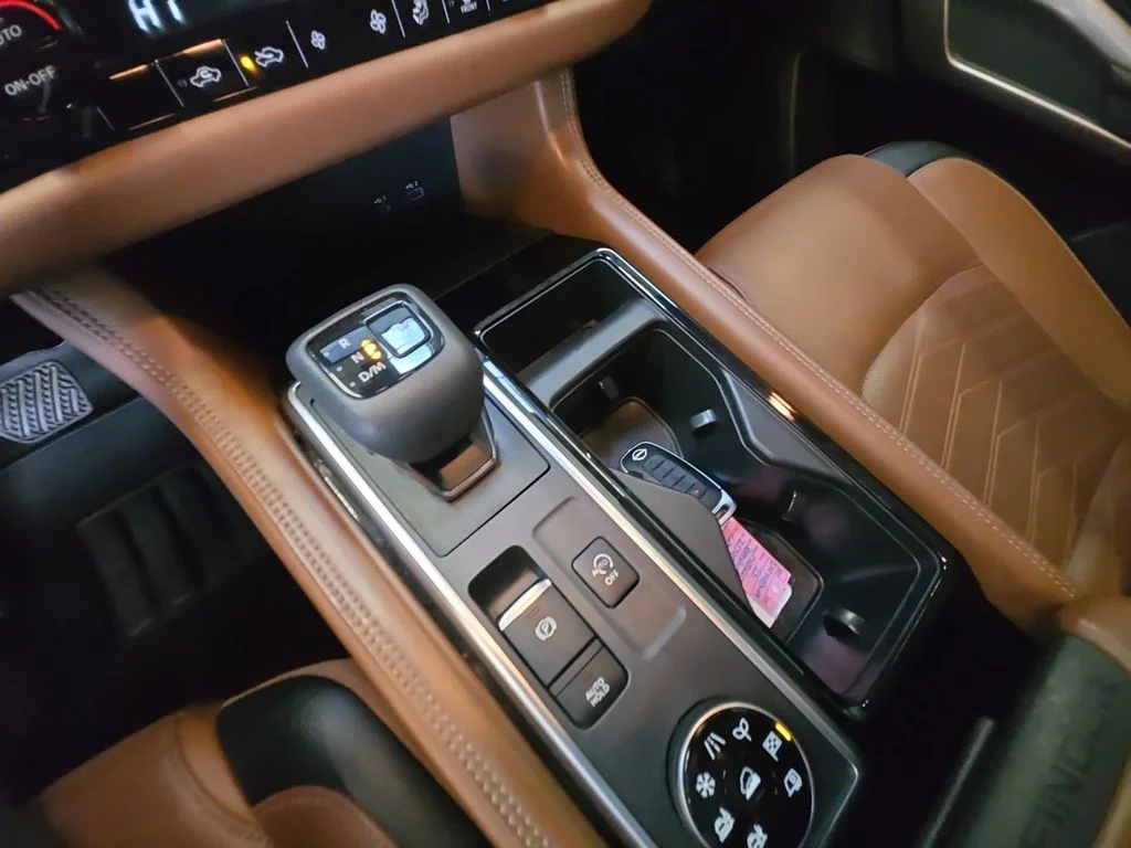 Used 2023 White Nissan Platinum image 18