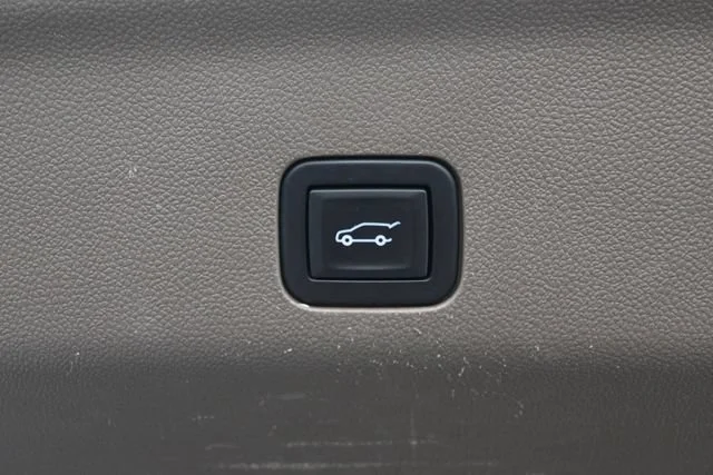 Used 2021 WHITE FROST TRICOAT GMC Denali image 25