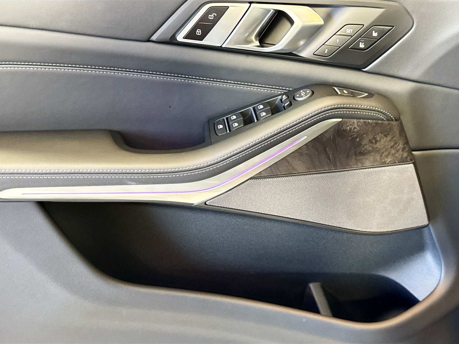 Used 2026 Dravit Grey Metallic BMW M60i image 11
