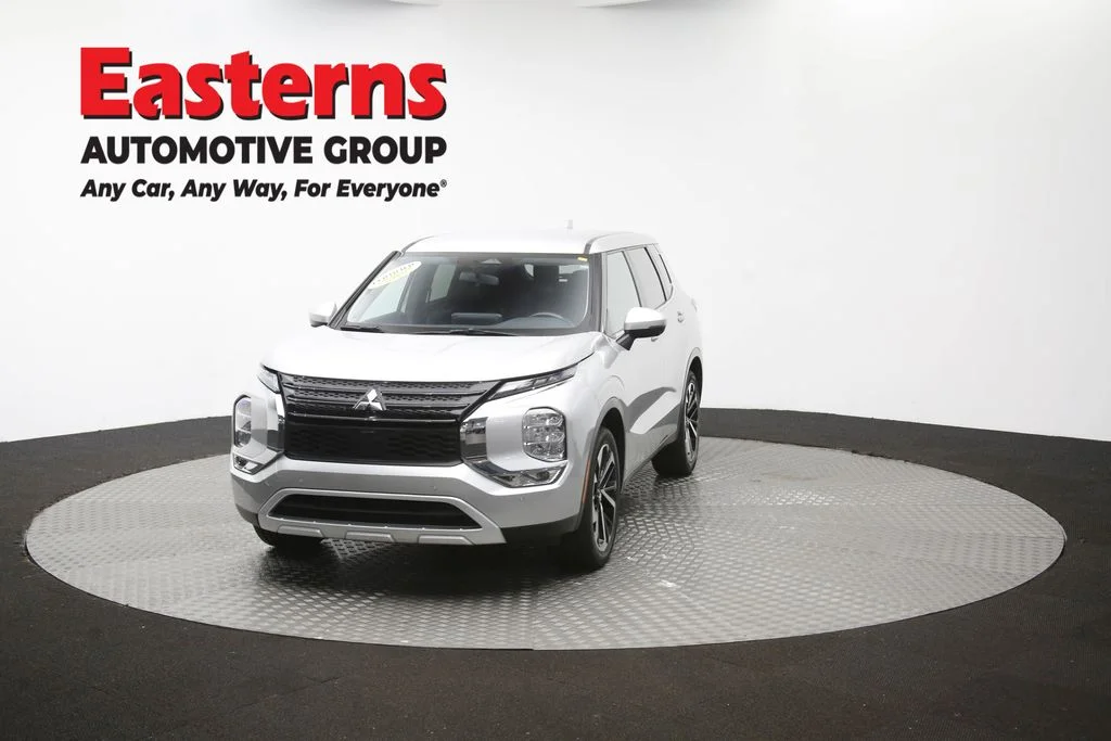 Used 2024 Silver Mitsubishi SE image 54