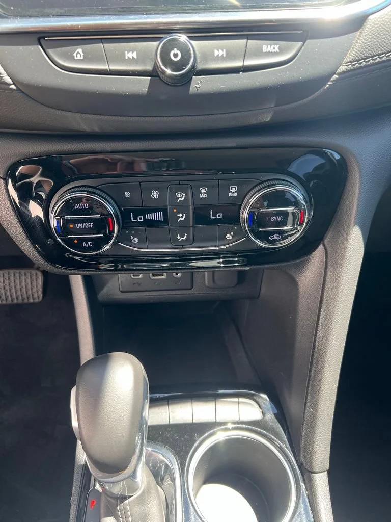 Used 2022 Summit White Buick Select image 14