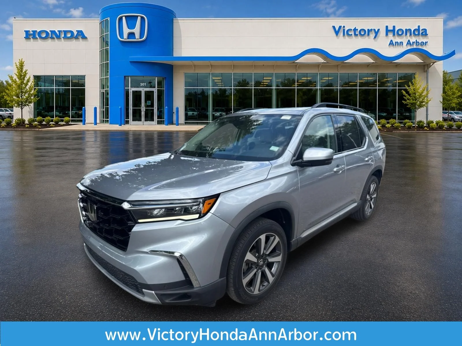 Used 2023 Lunar Silver Metallic Honda Touring image 1