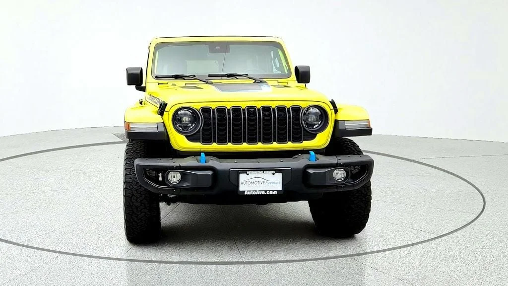 Used 2024 High Velocity Clearcoat Jeep Rubicon X 4x4 w/ Sky One-Touch Power Top & Nappa Leathe image 2