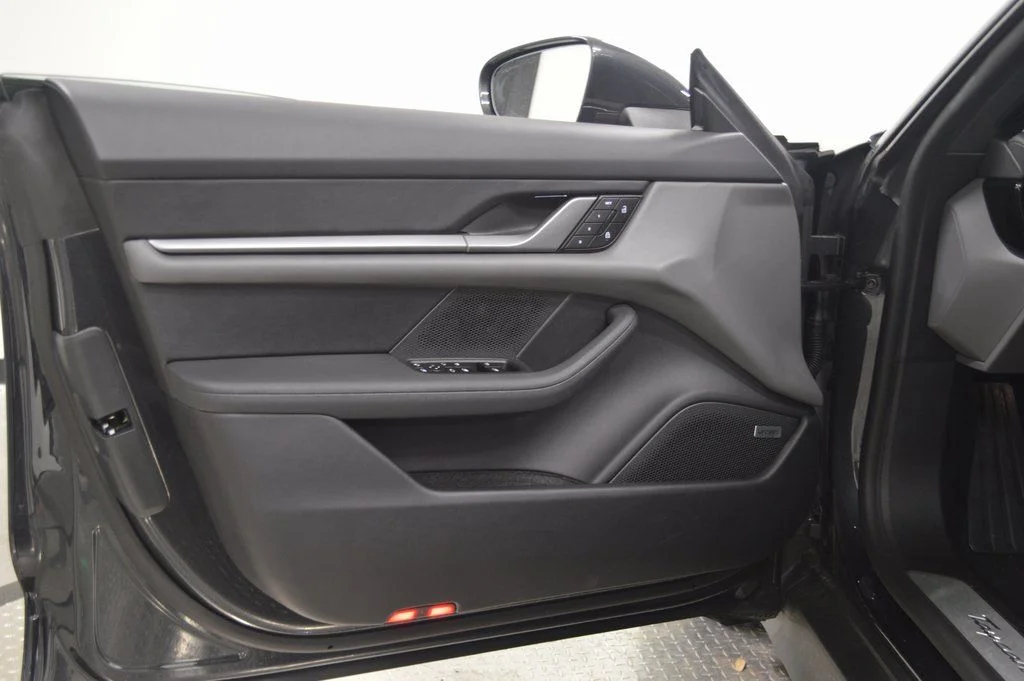 Used 2025 Slate Grey Neo Porsche 4 image 17