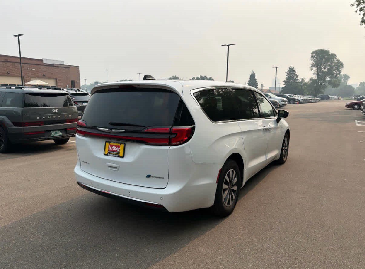 Used 2024 Chrysler Pacifica PHEV Select with VIN 2C4RC1S76RR118281 for sale in Bloomington, Minnesota