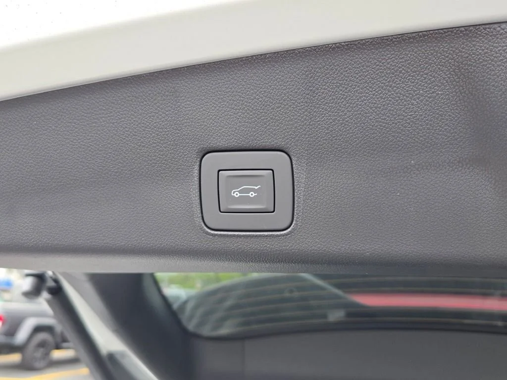New 2026 Summit White Chevrolet LT image 18