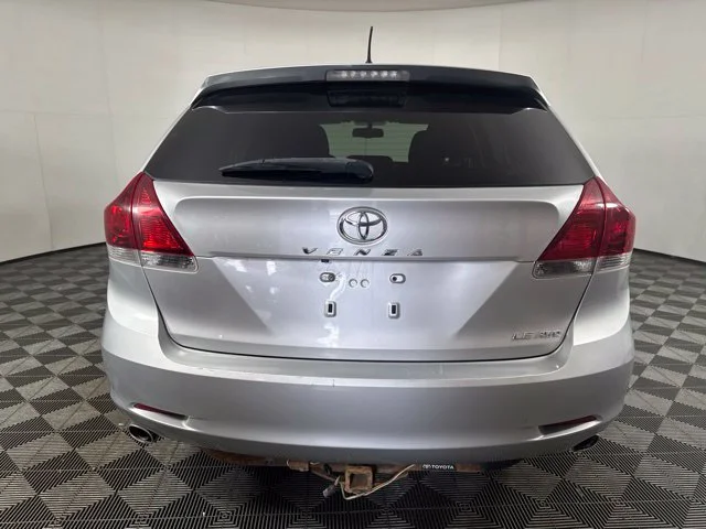 Used 2014 Classic Silver Metallic Toyota LE image 20