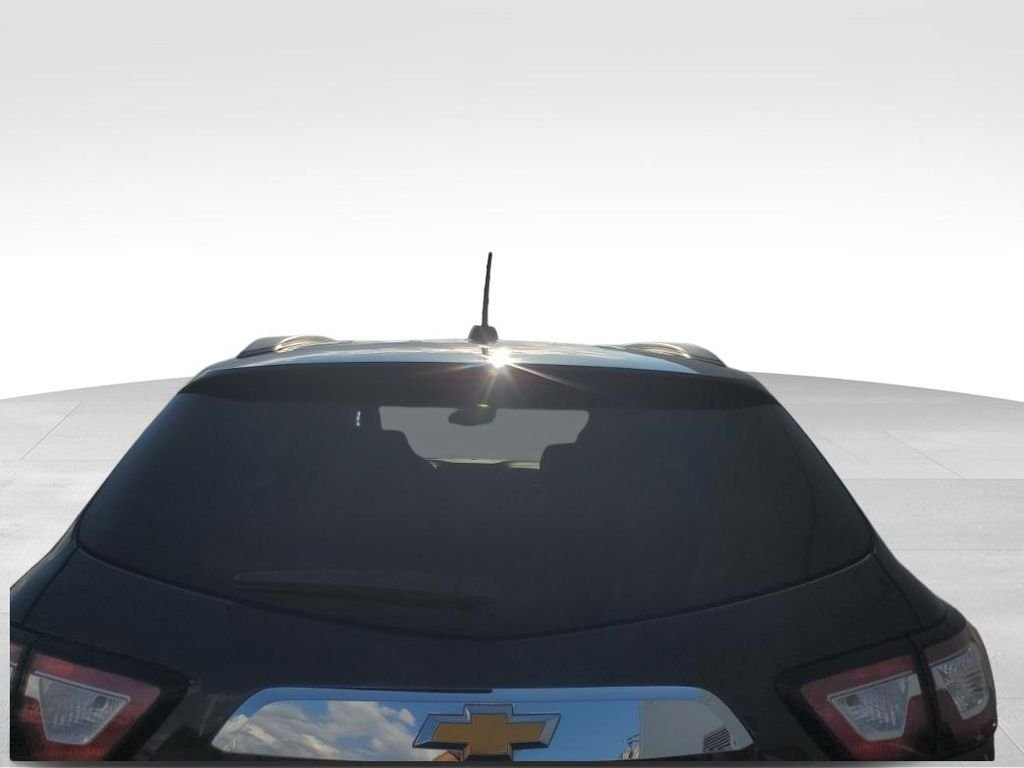 Used 2017 Gray Chevrolet Premier image 4
