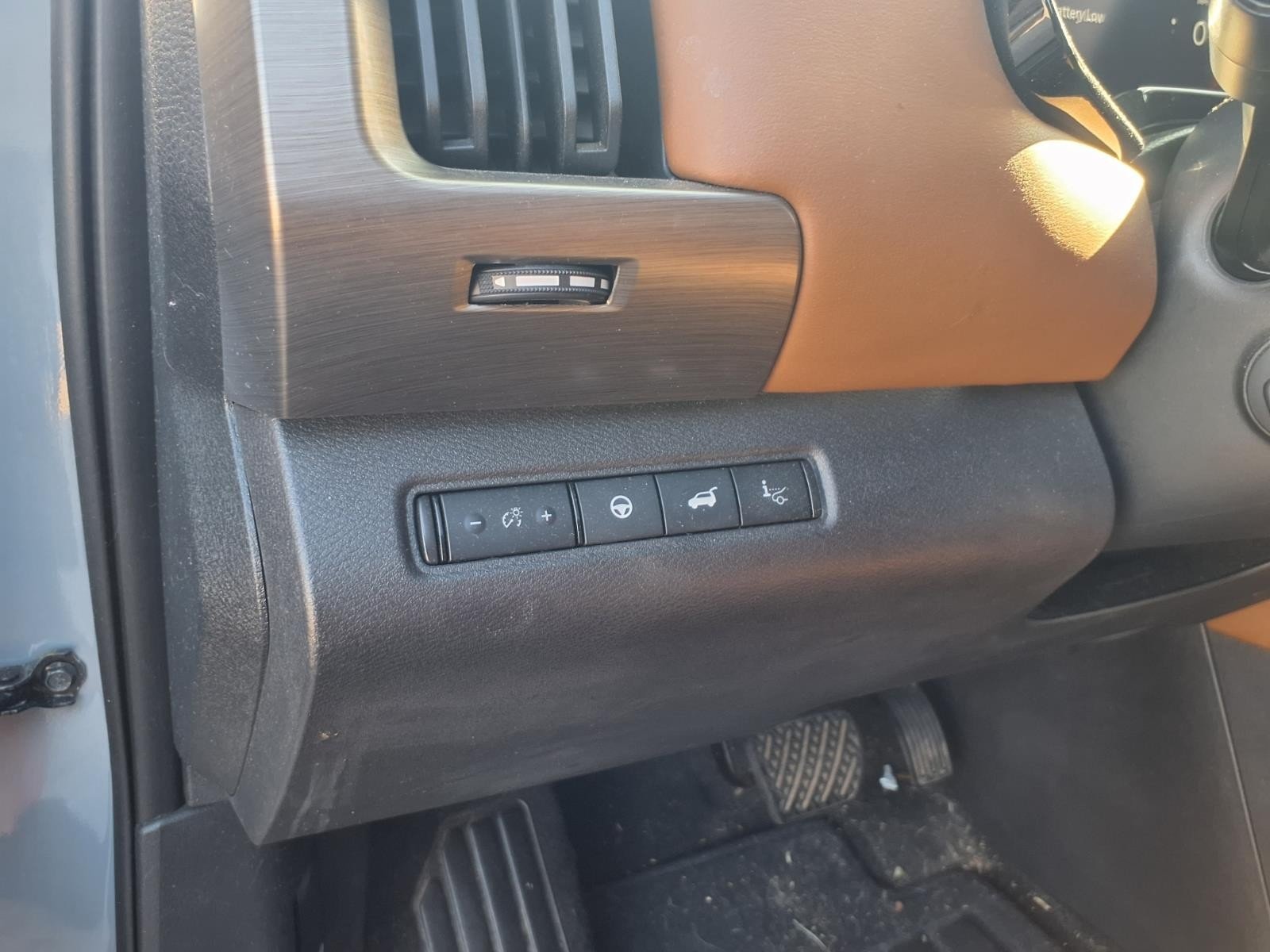 2023 Nissan Pathfinder Platinum  at Robbins Nissan