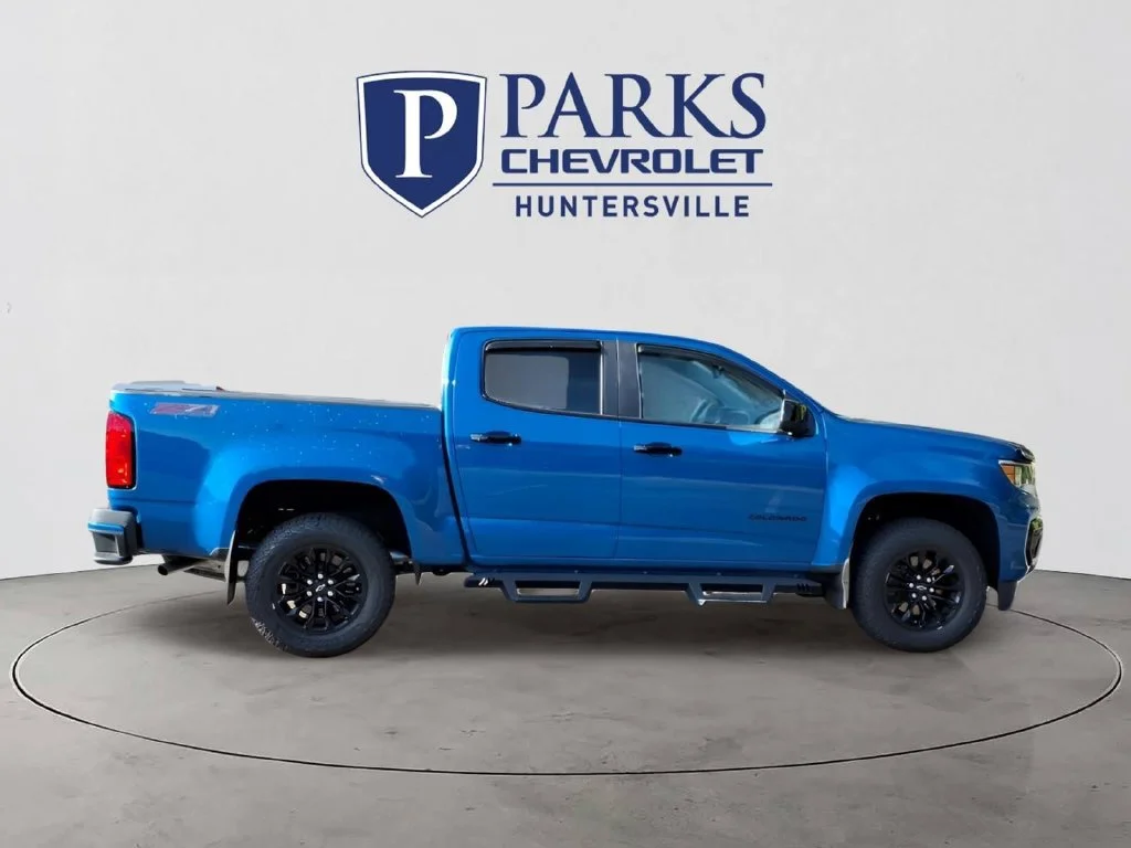 Used 2022 Bright Blue Metallic Chevrolet Z71 image 38