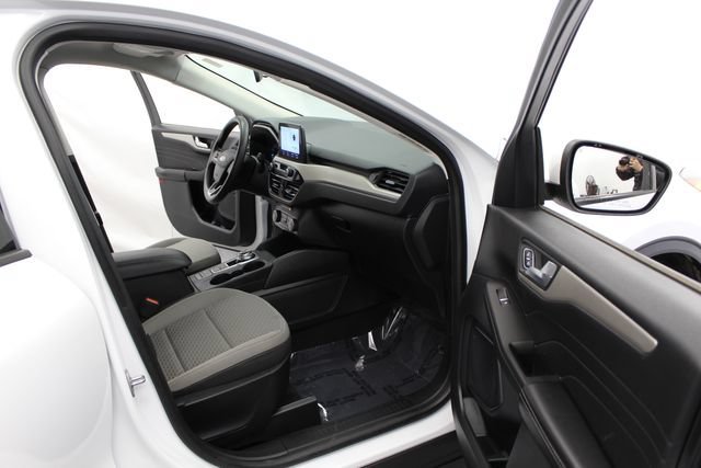 Used 2021  Ford SE image 31