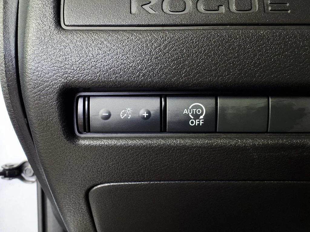 Used 2024 Silver Nissan S image 24