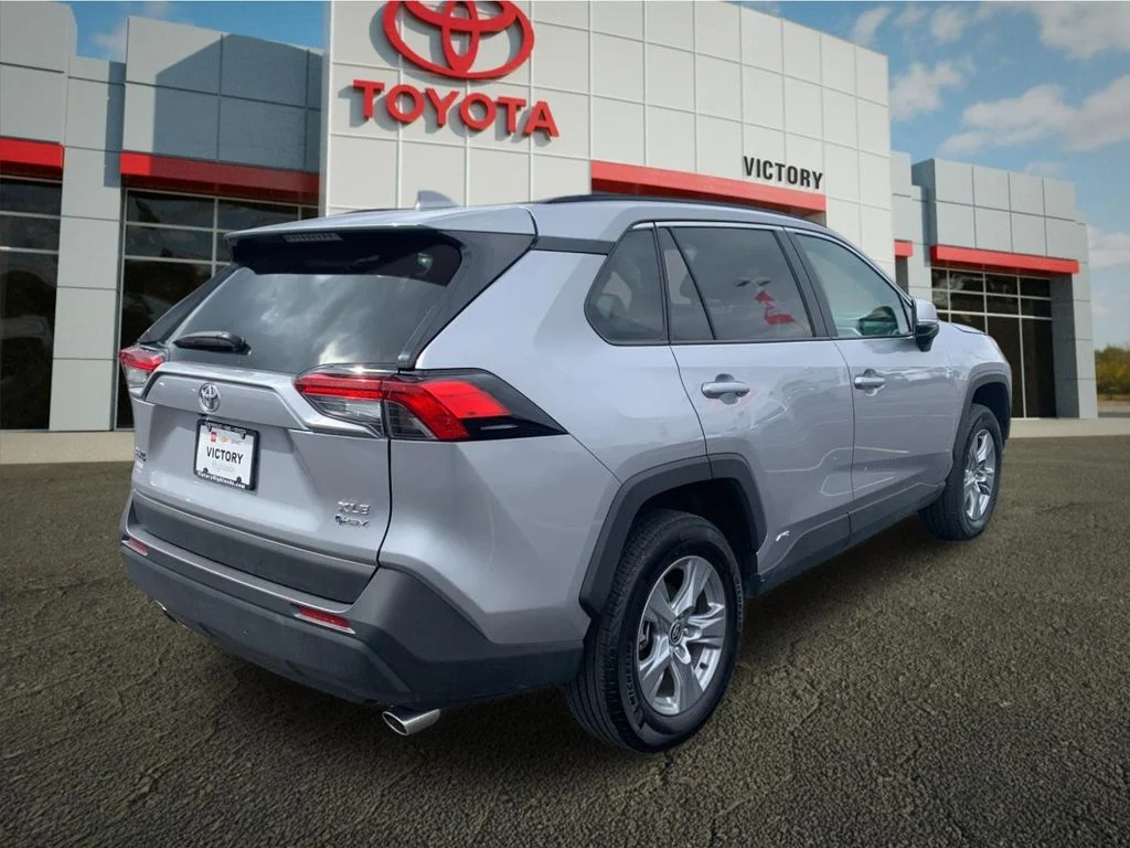 Used 2025 Silver Toyota XLE image 3