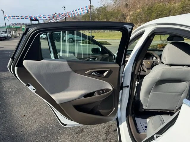 Used 2025 Summit White Chevrolet 1LT image 17