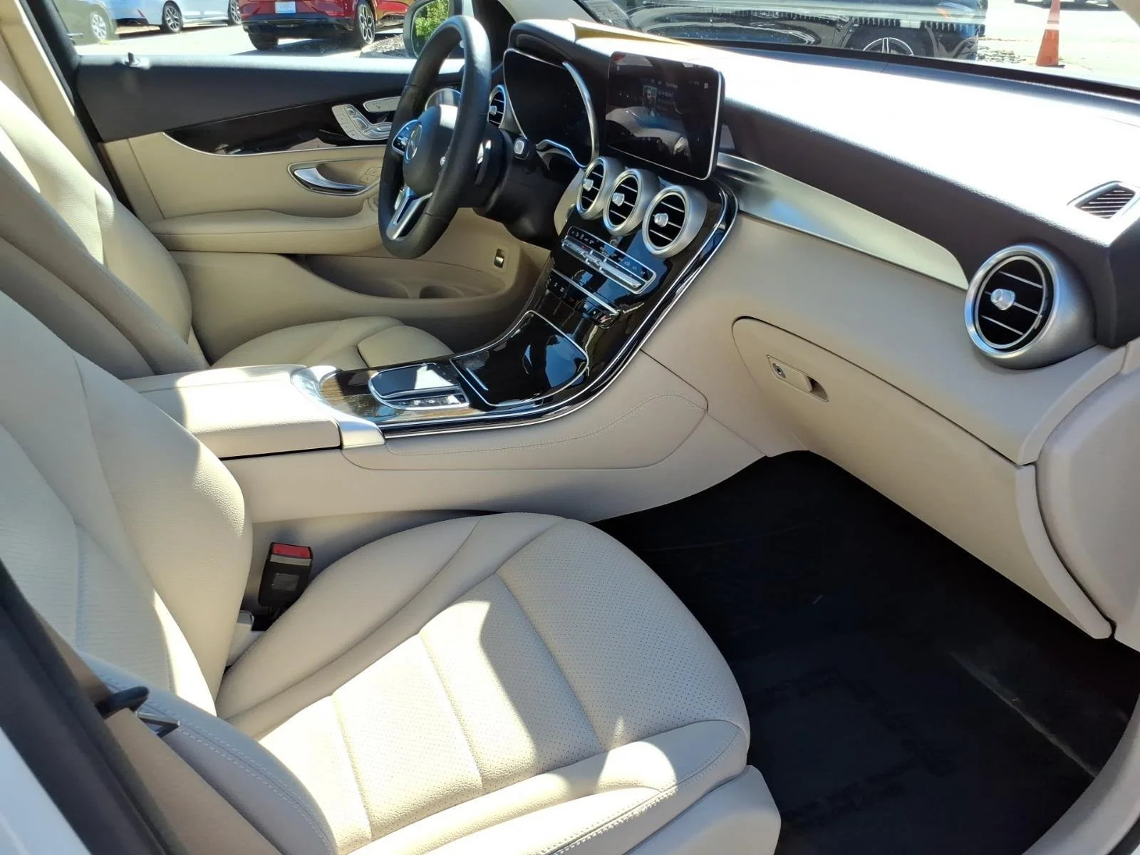 Used 2020 Polar White Mercedes-Benz GLC 300 image 25