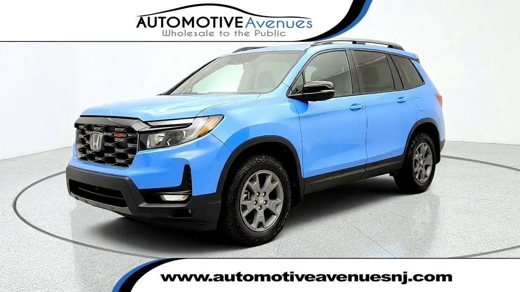 Used 2025 Diffused Sky Pearl Honda TrailSport AWD image 1
