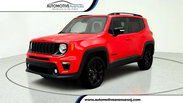 2023 Jeep Renegade Altitude 4x4 w/ Sun & Sound Group + 18'' Gloss-Black Wheels