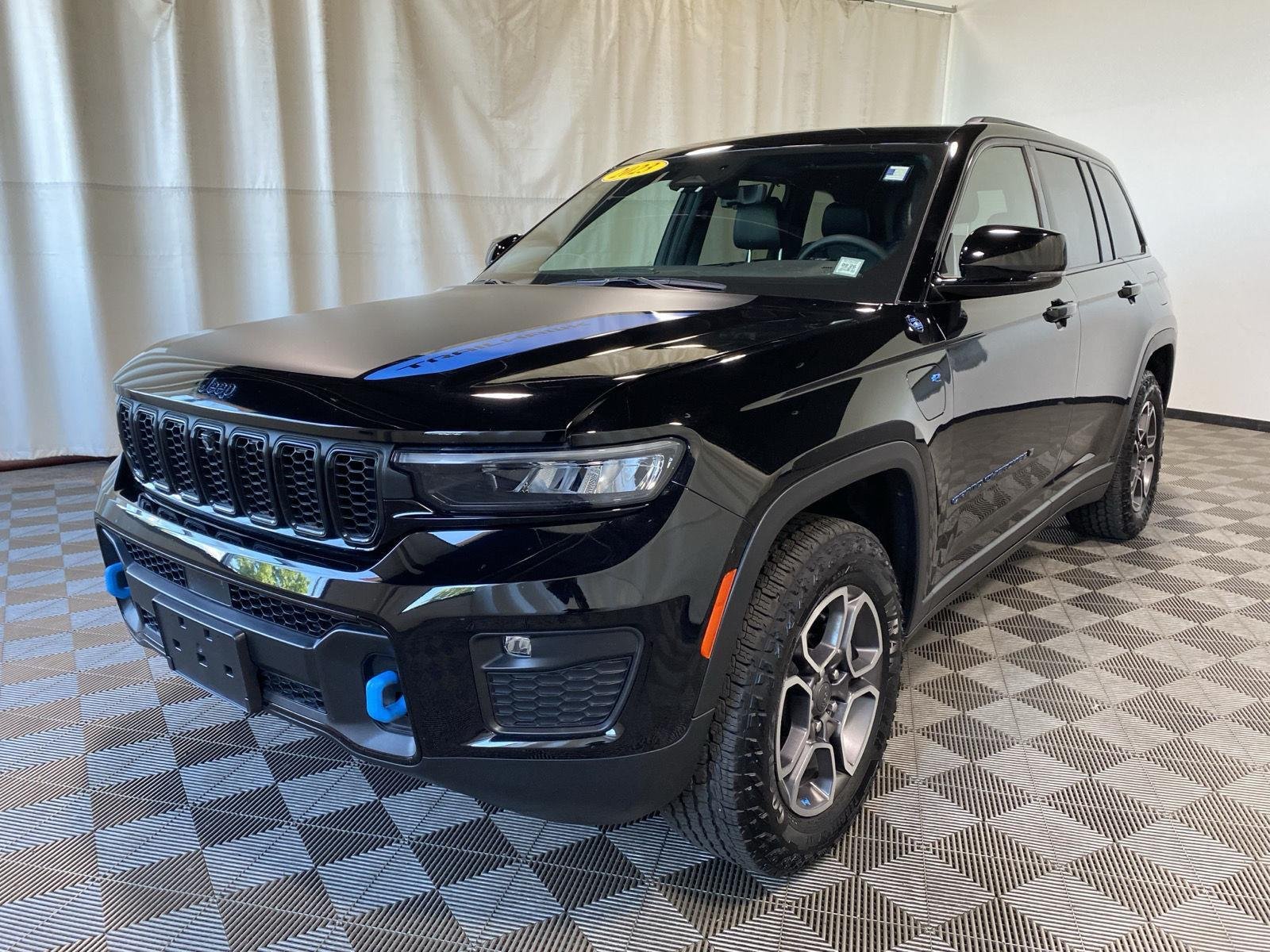 Used 2023 Diamond Black Crystal Pearlcoa Jeep Trailhawk 4xe image 3