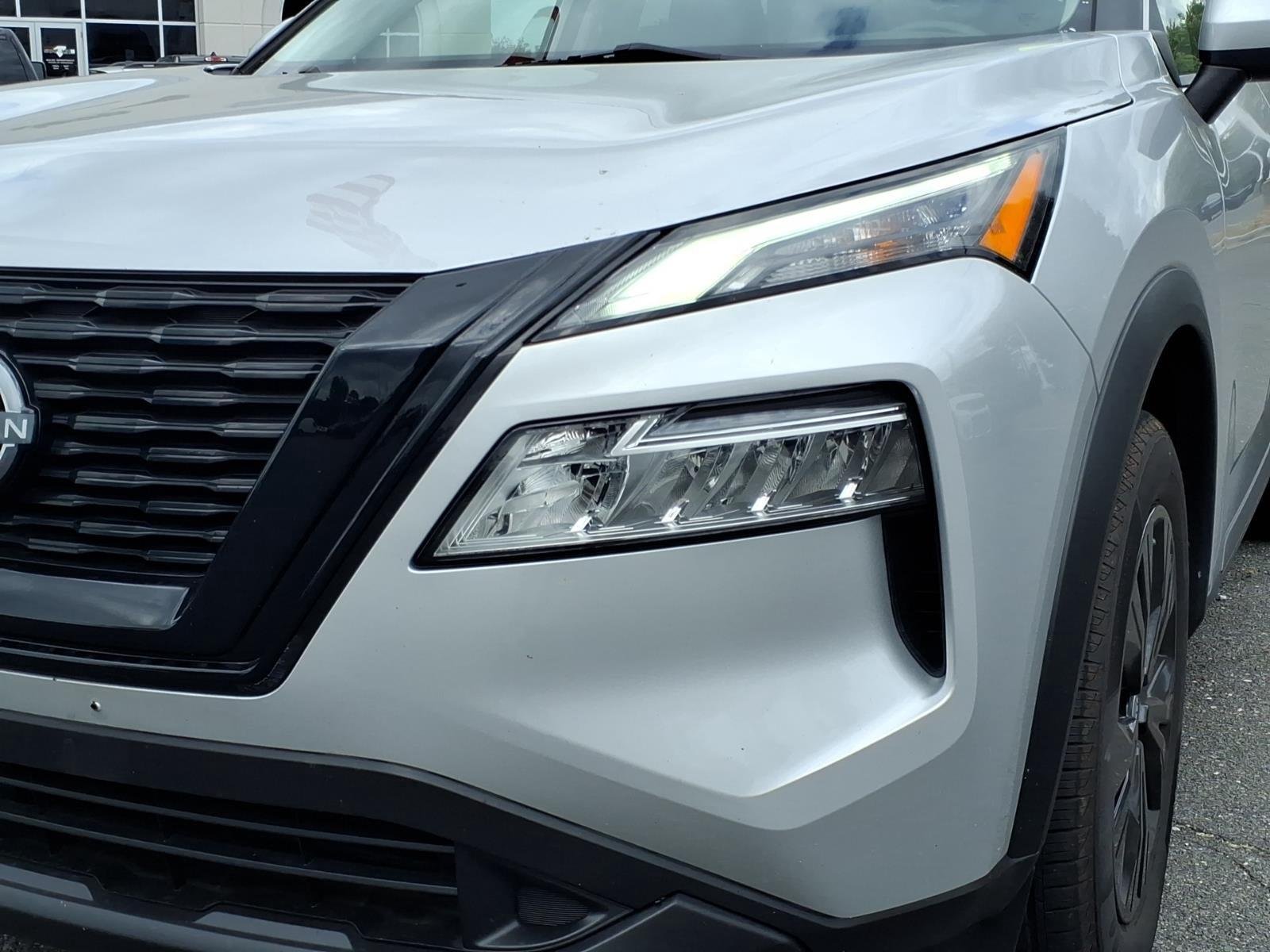 Used 2023 Brilliant Silver Metallic Nissan SV image 14