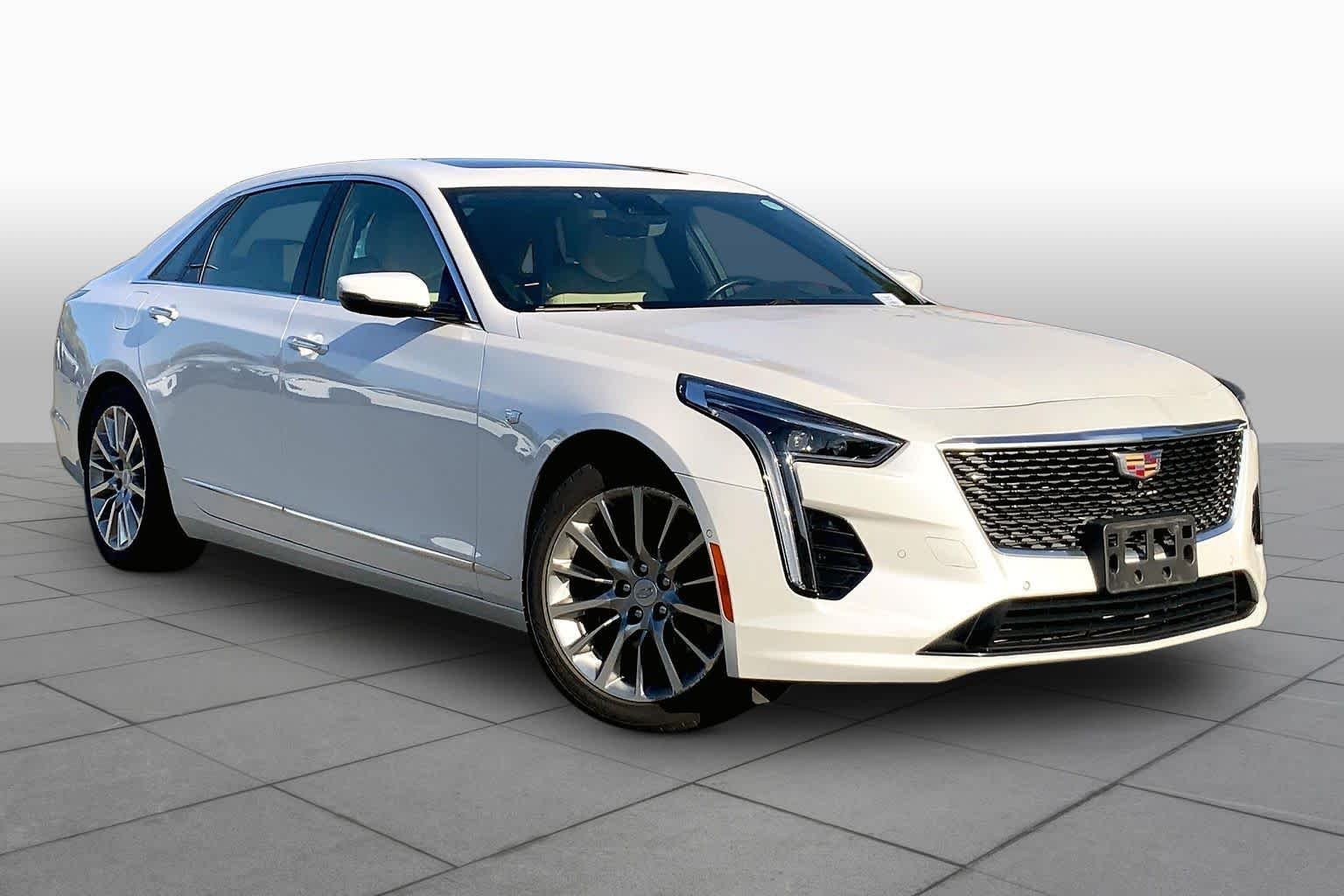 Used 2019 Crystal White Tricoat Cadillac Premium Luxury AWD image 3