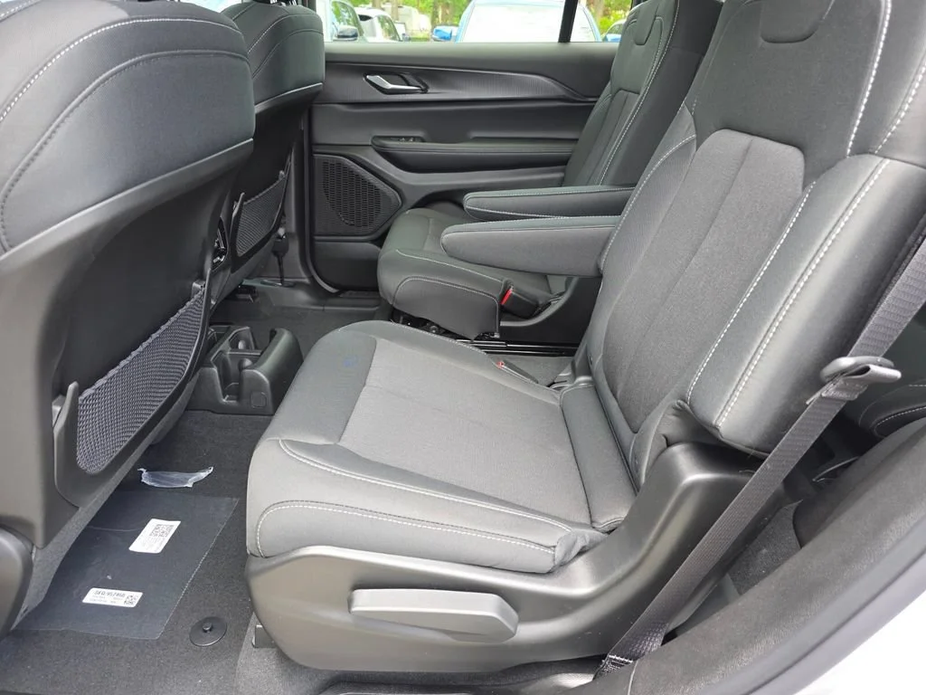 New 2026 Silver Zynith Exterior Paint Jeep Laredo image 24