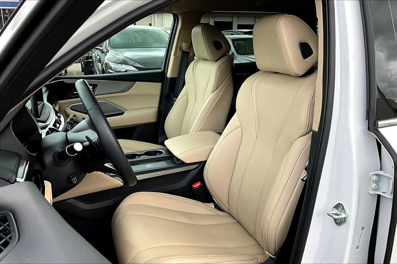 Used 2025 Platinum White Pearl Acura  image 8