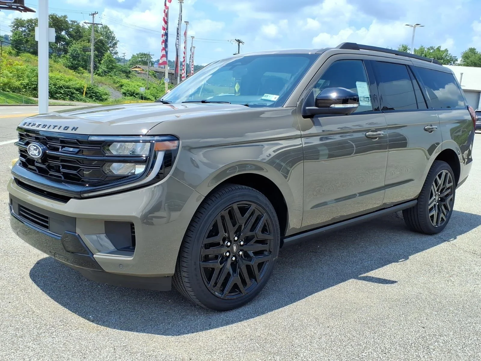 New 2027 Marsh Gray FORD Platinum image 3