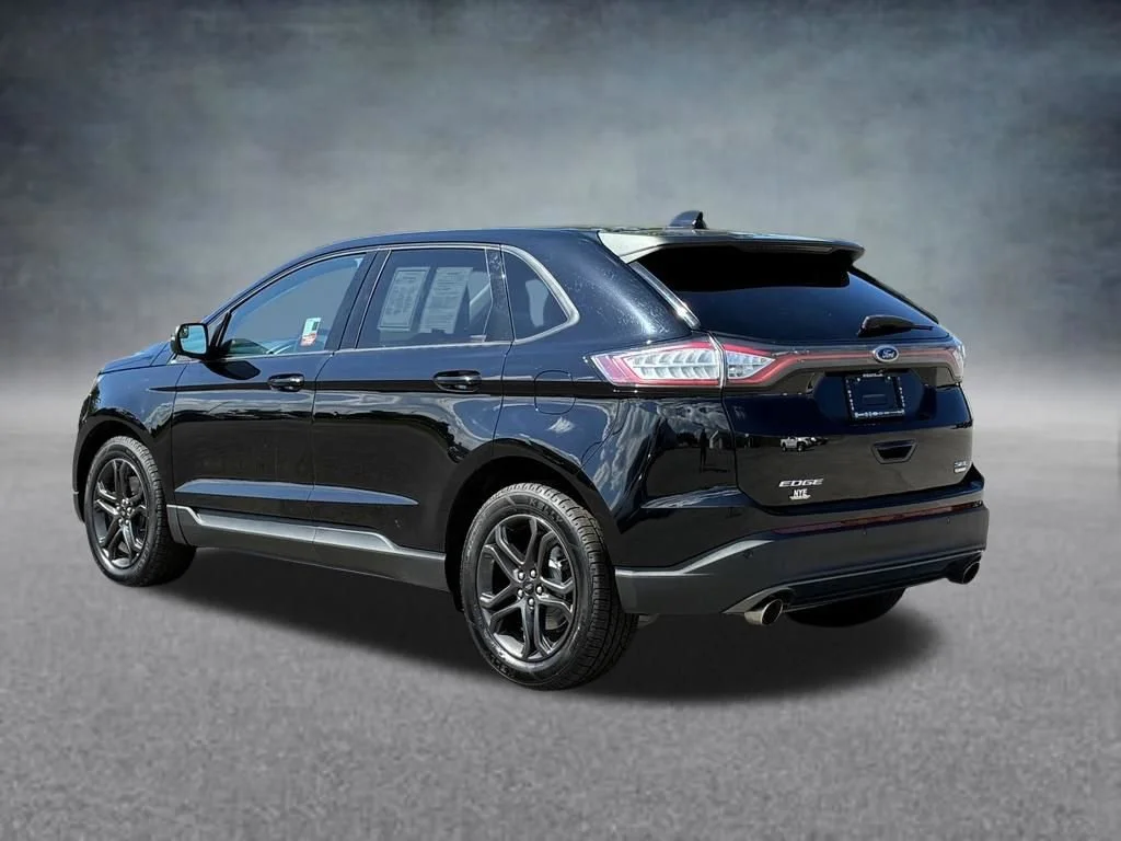 Used 2018 Shadow Black Ford SEL image 3