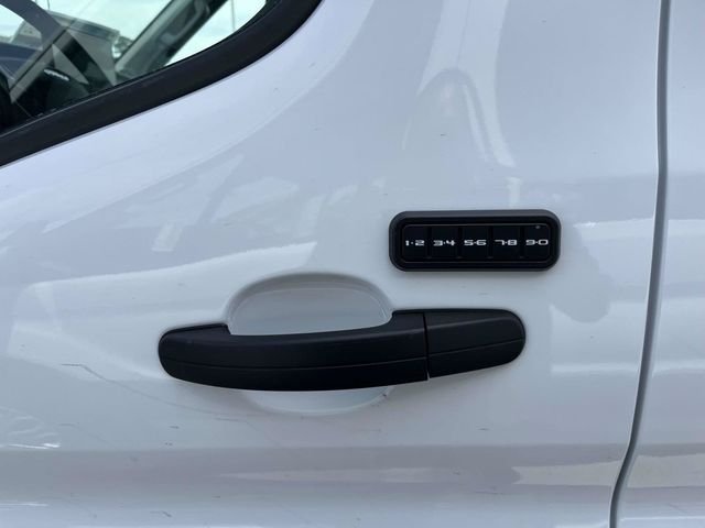 New 2026 Oxford White Ford Base image 3