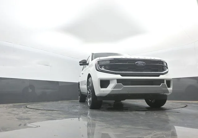 New 2026 Star White Metallic Tri-Coat Ford Platinum® image 34