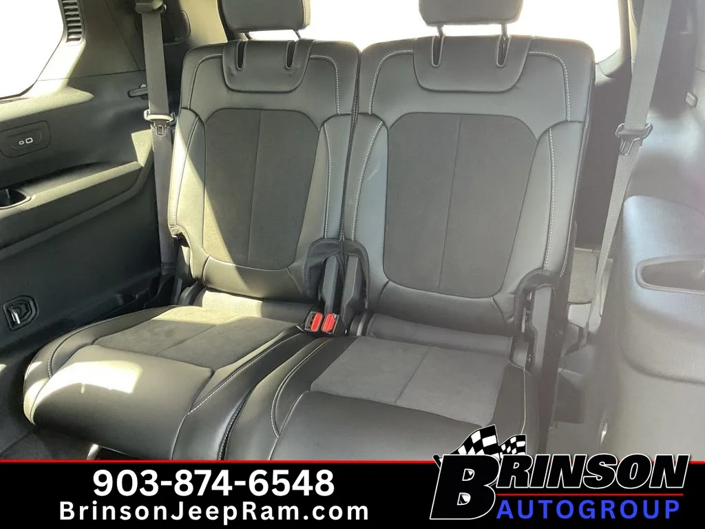 New 2027 Sting-Gray Clearcoat Jeep Laredo Altitude image 6
